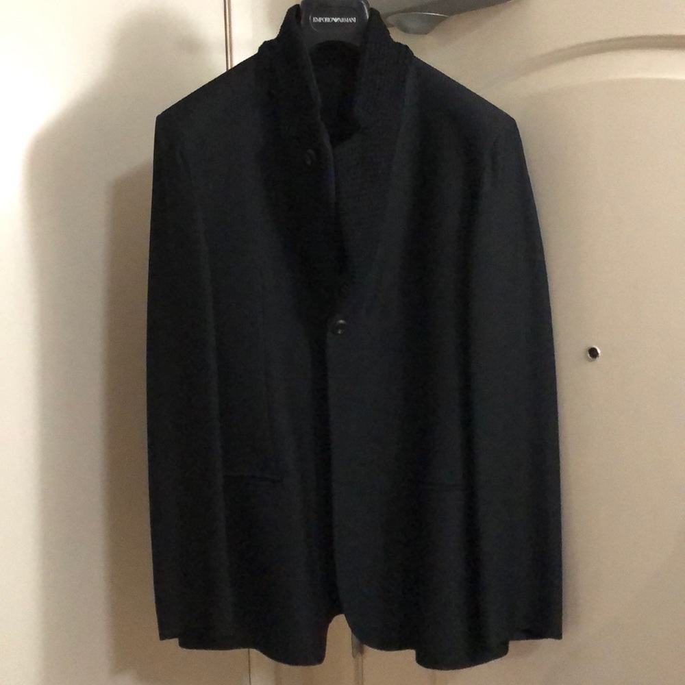 Emporio Armani black blazer size. 42R Slimmer fit